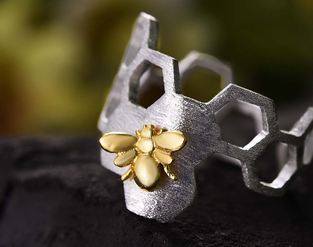 Anillo de panal chapado en oro