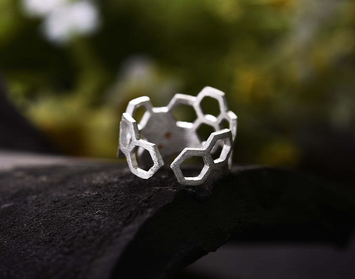 Anillo de panal chapado en oro