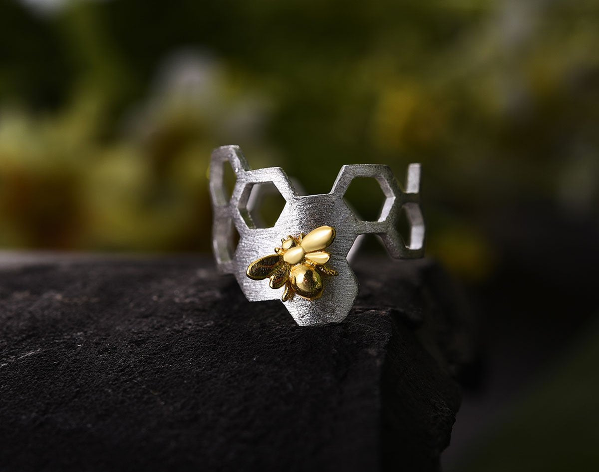 Anillo de panal chapado en oro