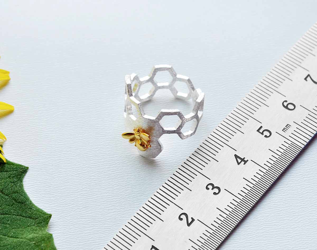 Anillo de panal chapado en oro