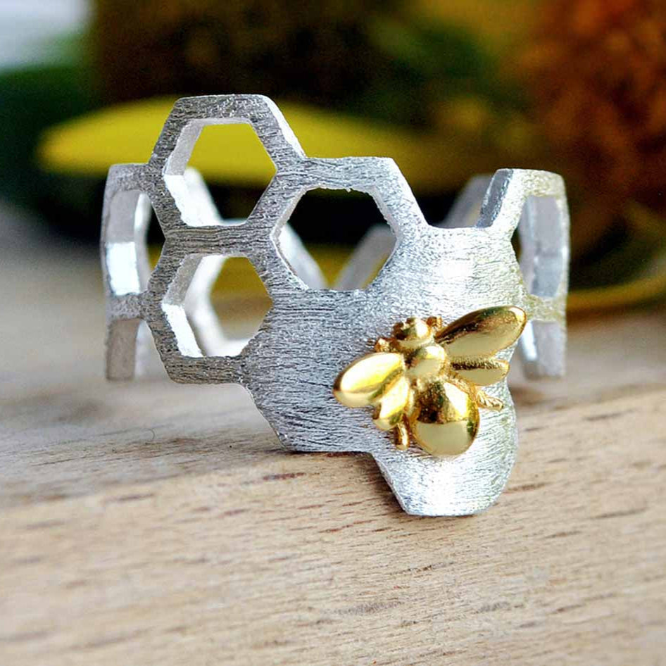 Anillo de panal chapado en oro