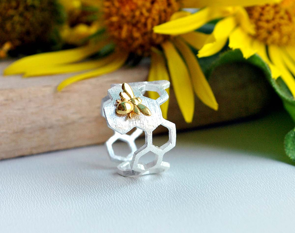 Anillo de panal chapado en oro