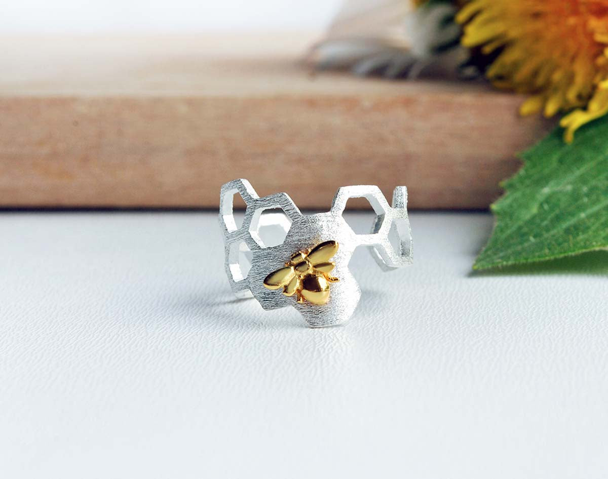 Anillo de panal chapado en oro