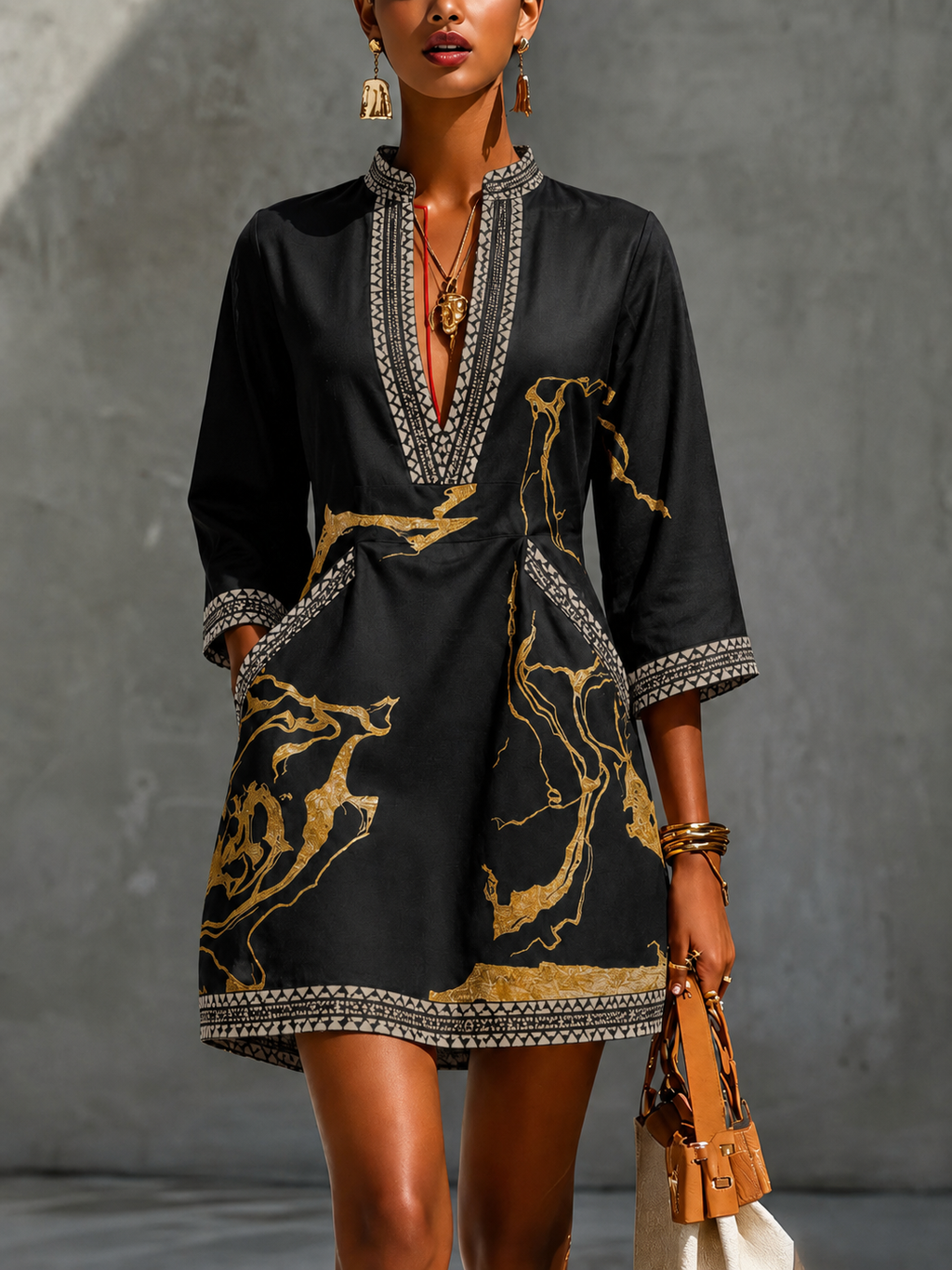 Donatella | Minivestido negro con estampado de mármol dorado y encaje de ganchillo