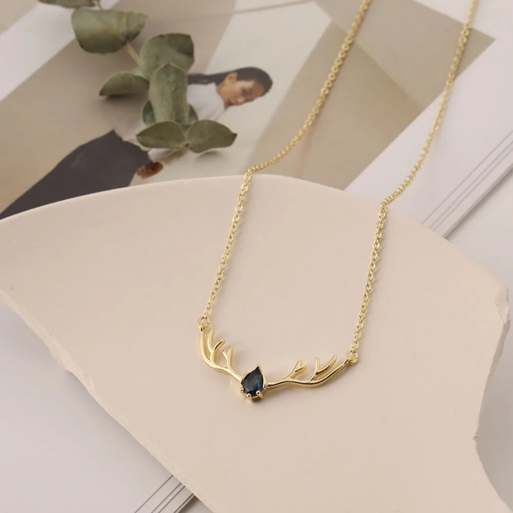 Collar de asta de ciervo con corazón