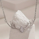 Collar de asta de ciervo con corazón