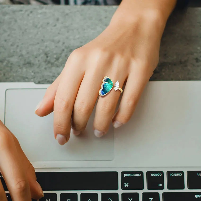 Anillo de mariposa azul