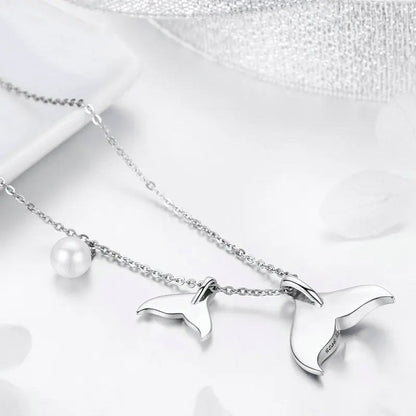 Collar océano con cola de ballena en perlas