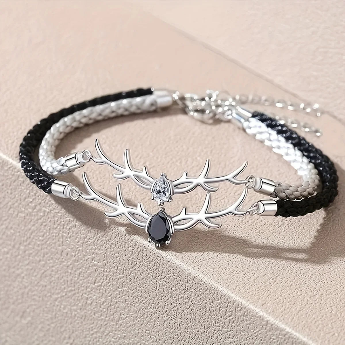 Pulsera de corazón en asta de ciervo con circón