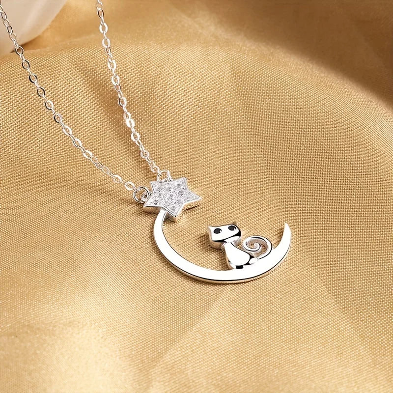 Collar de silueta de gato y estrellas en plata de ley