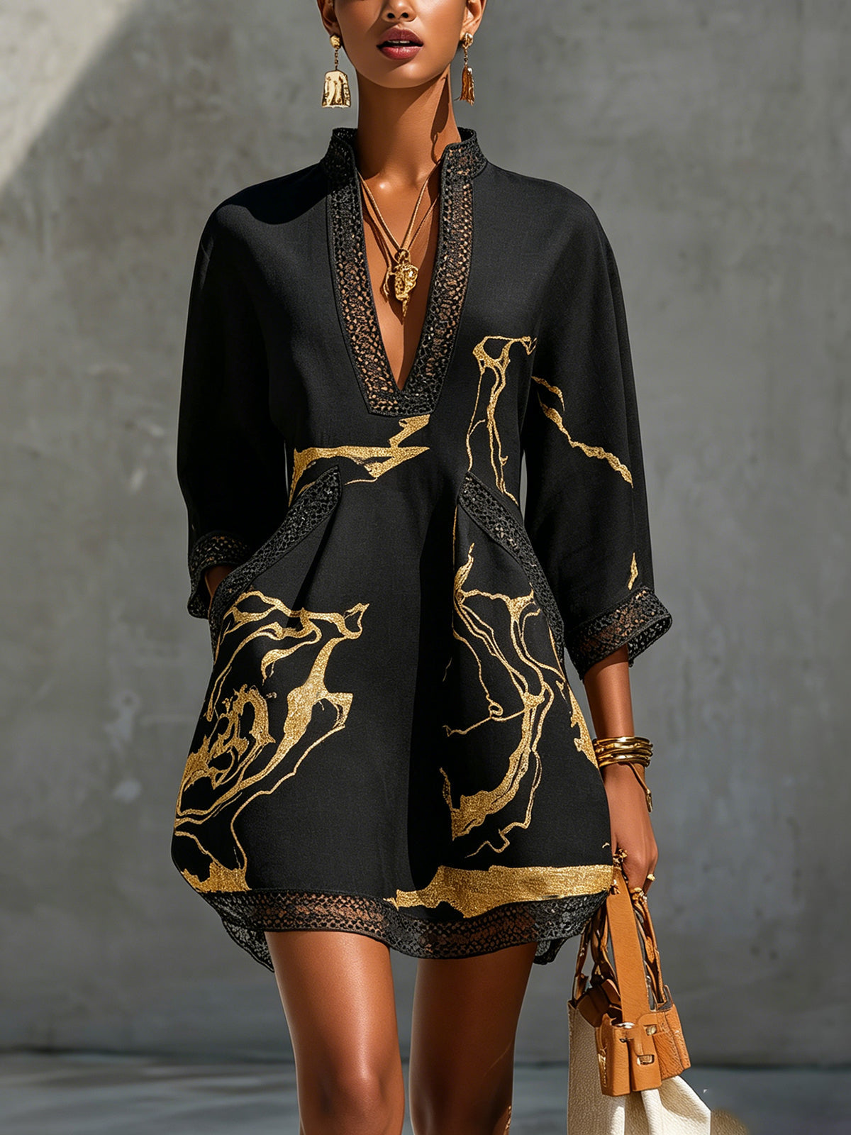 Donatella | Minivestido negro con estampado de mármol dorado y encaje de ganchillo