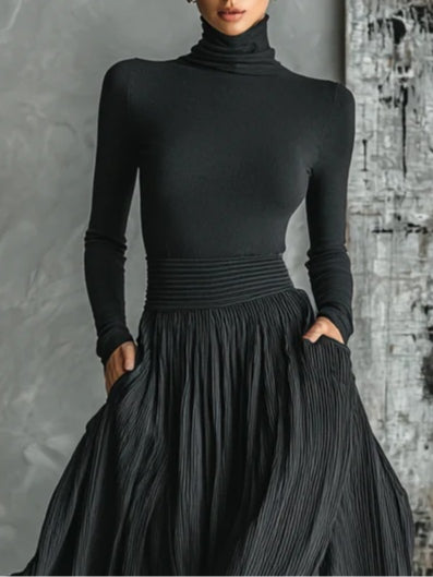 Paula | Conjunto de falda plisada y camiseta de cuello alto negro