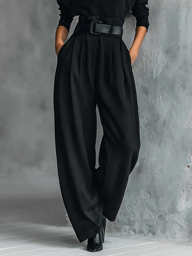 Teresa | Conjunto de top de cuello alto negro y pantalón recto