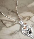 Collar de huella con corazón, hueso e infinito