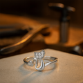 Anillo abierto de gato con circonita
