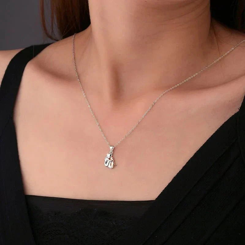 Collar colgante abrazo con pendientes a juego