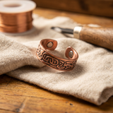 Anillo de cobre grabado
