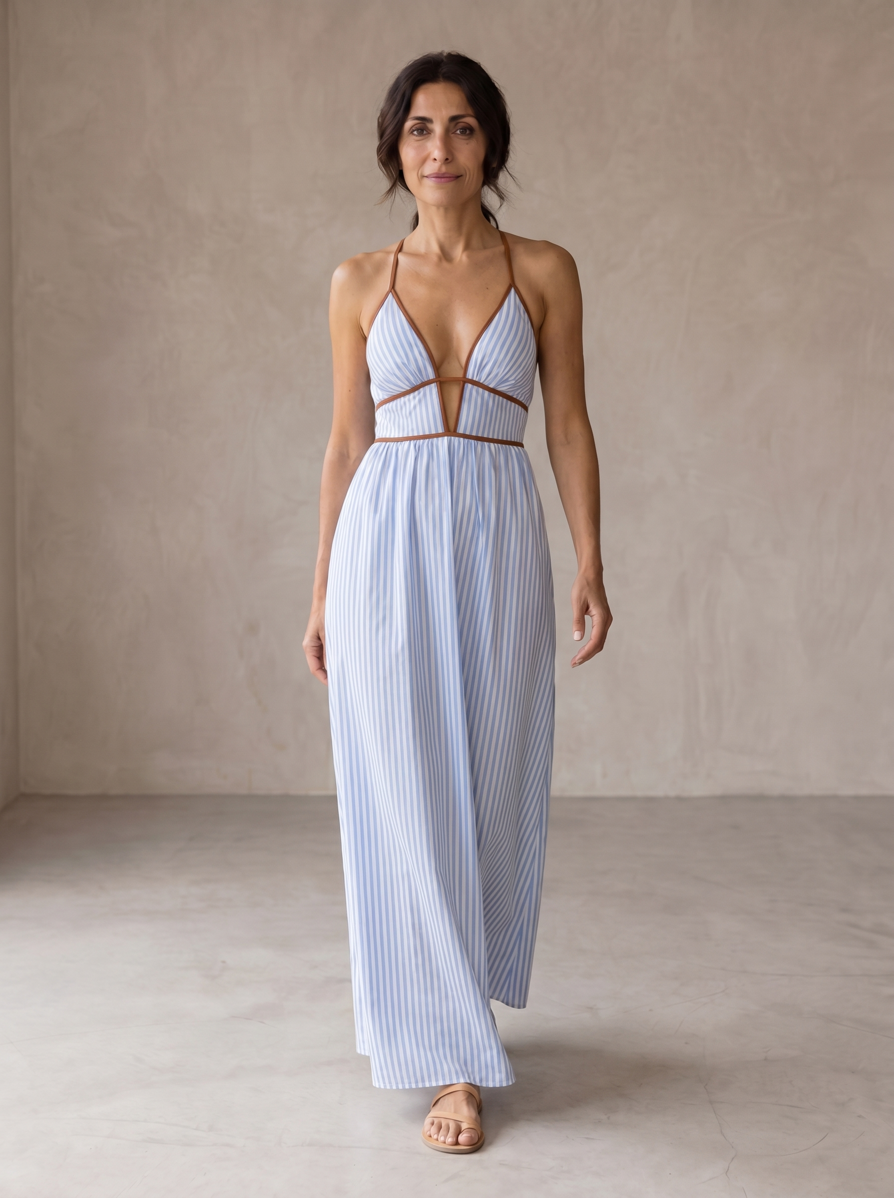 Laurina | Vestido largo a rayas con escote recortado