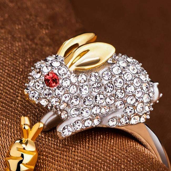 Anillo ajustable de conejo y zanahoria