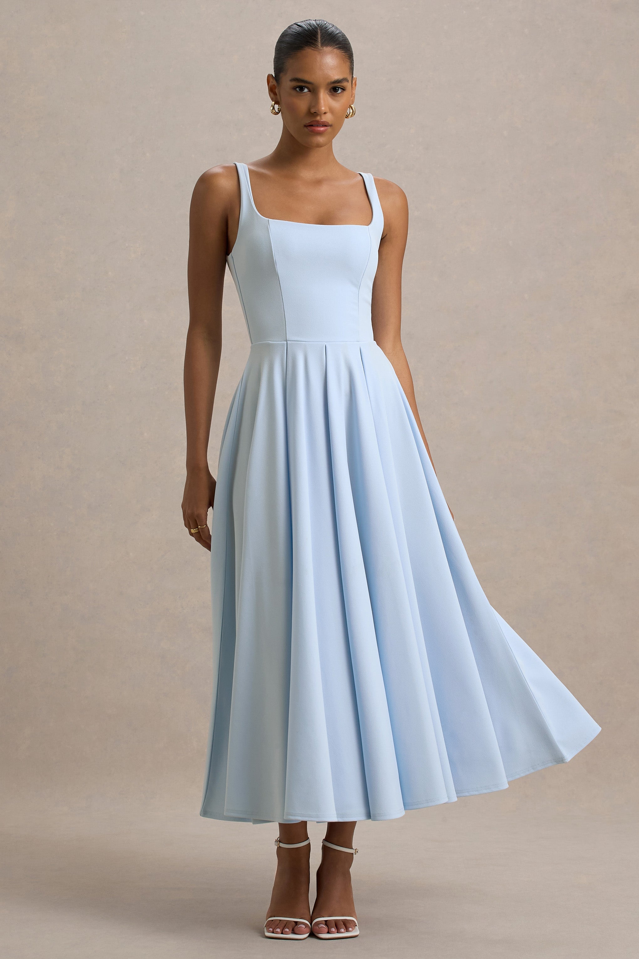 Parina | Vestido midi azul claro con escote cuadrado y falda voluminosa