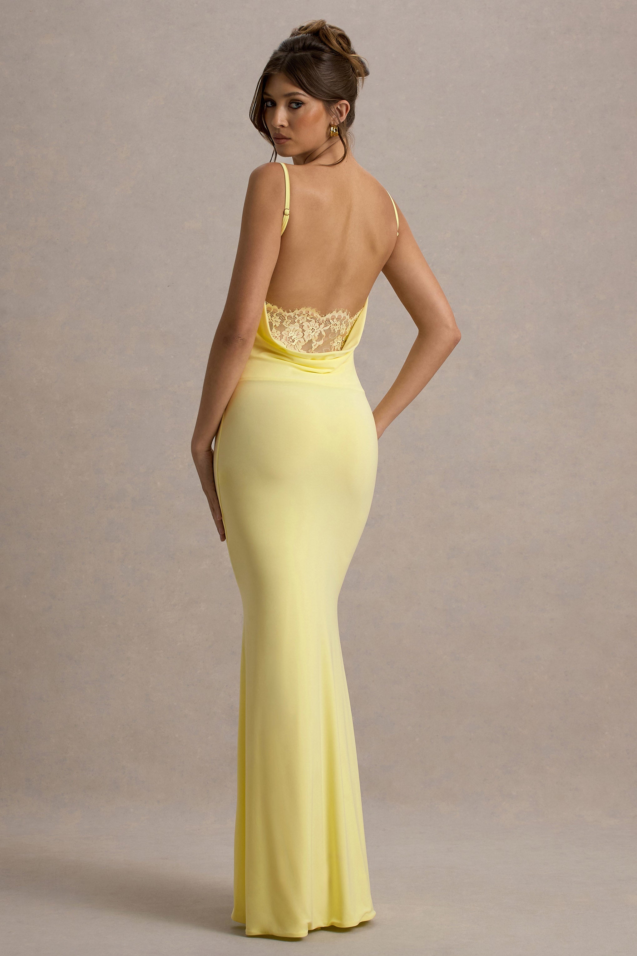 Francoise | Vestido largo en amararillo con detalle de encaje y espalda descubierta