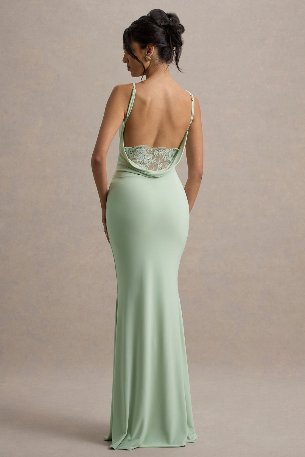 Francoise | Vestido largo Verde Claro con Escote Drapeado y Espalda Descubierta con Encaje