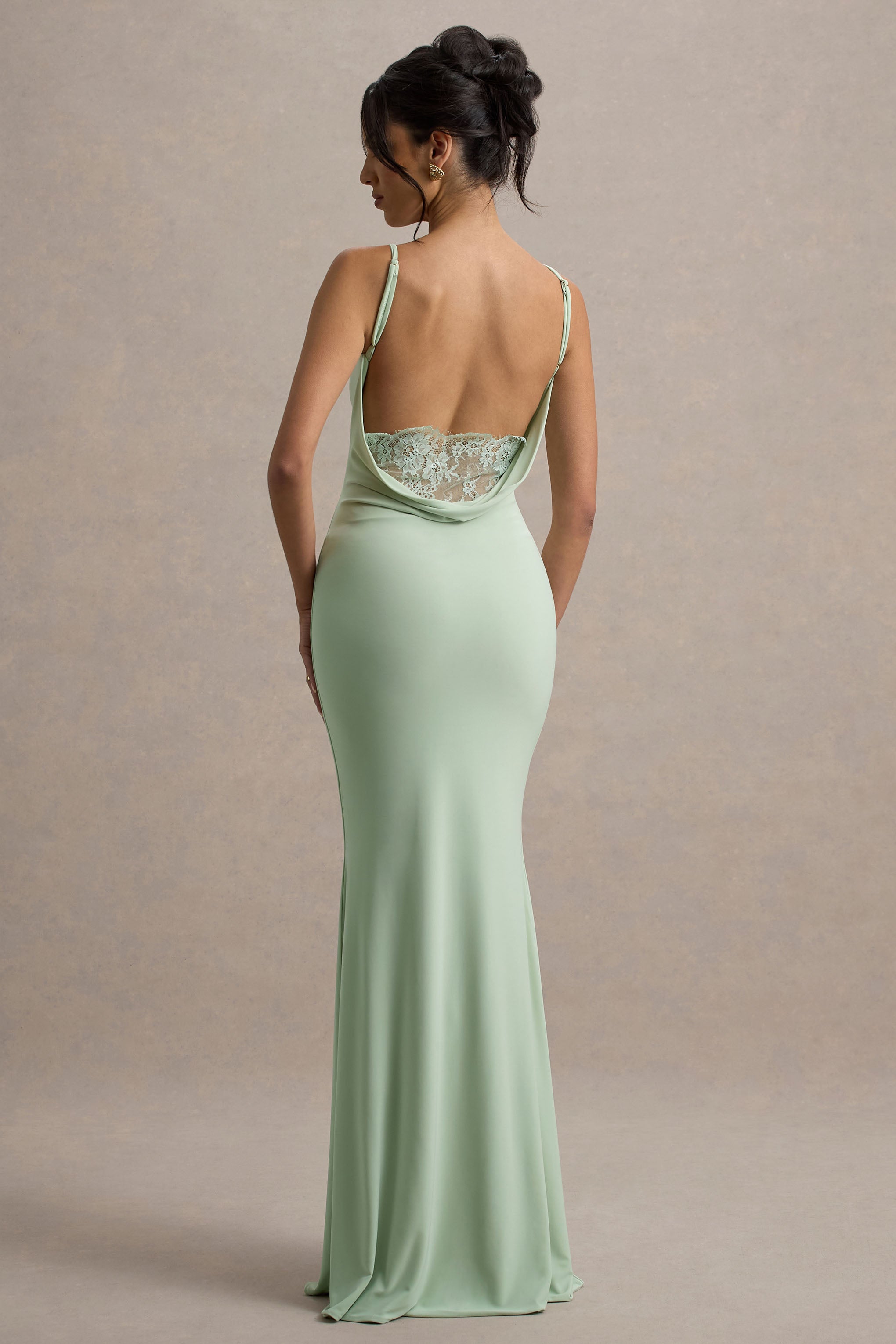 Francoise | Vestido largo Verde Claro con Escote Drapeado y Espalda Descubierta con Encaje