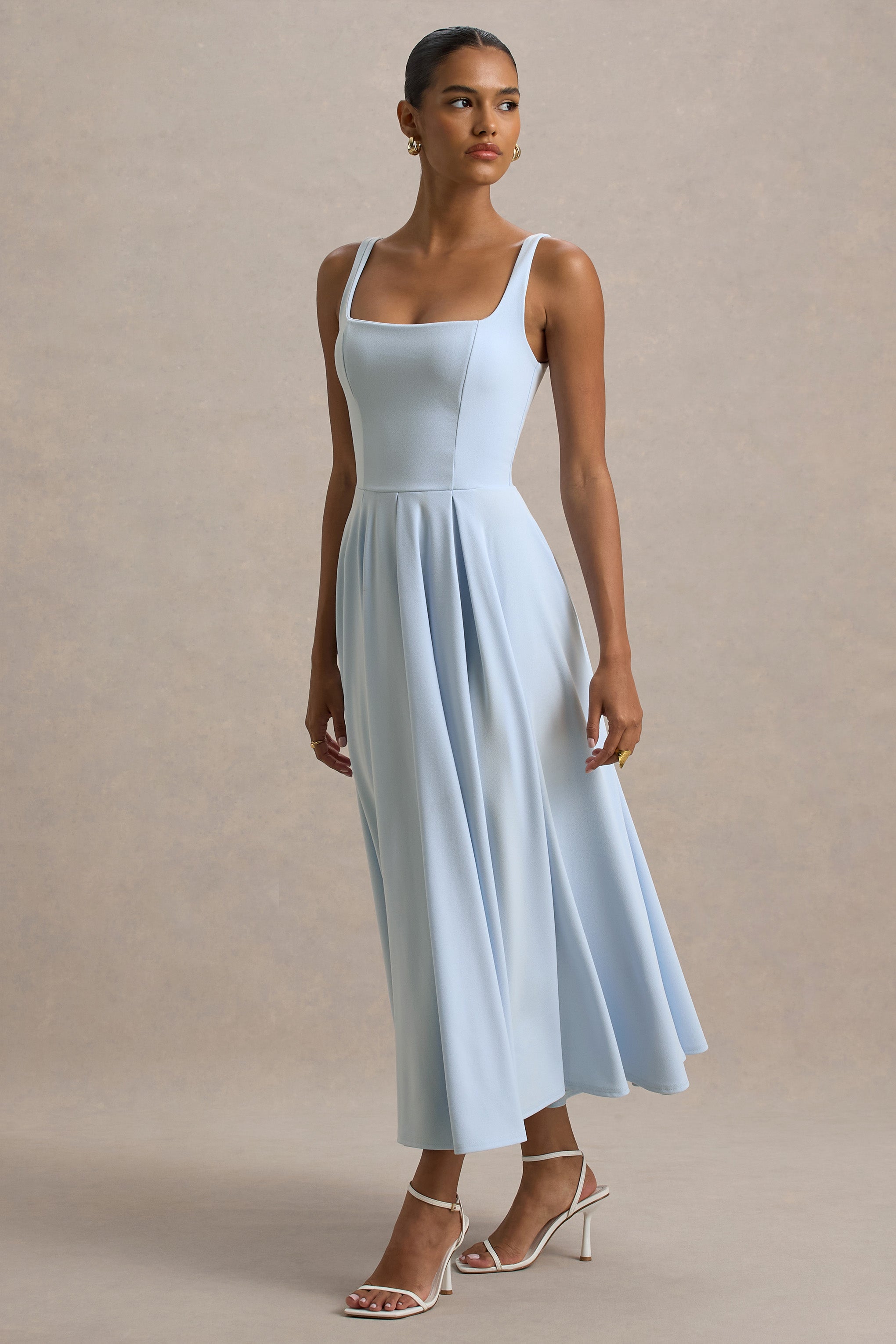 Parina | Vestido midi azul claro con escote cuadrado y falda voluminosa