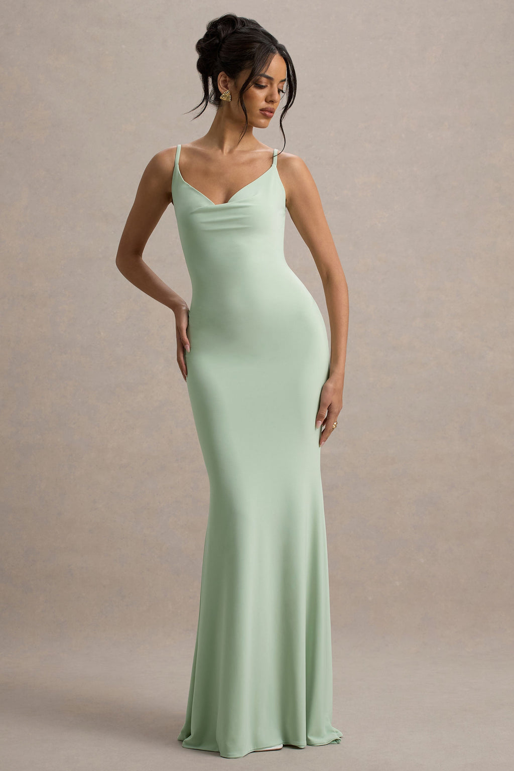 Francoise | Vestido largo Verde Claro con Escote Drapeado y Espalda Descubierta con Encaje