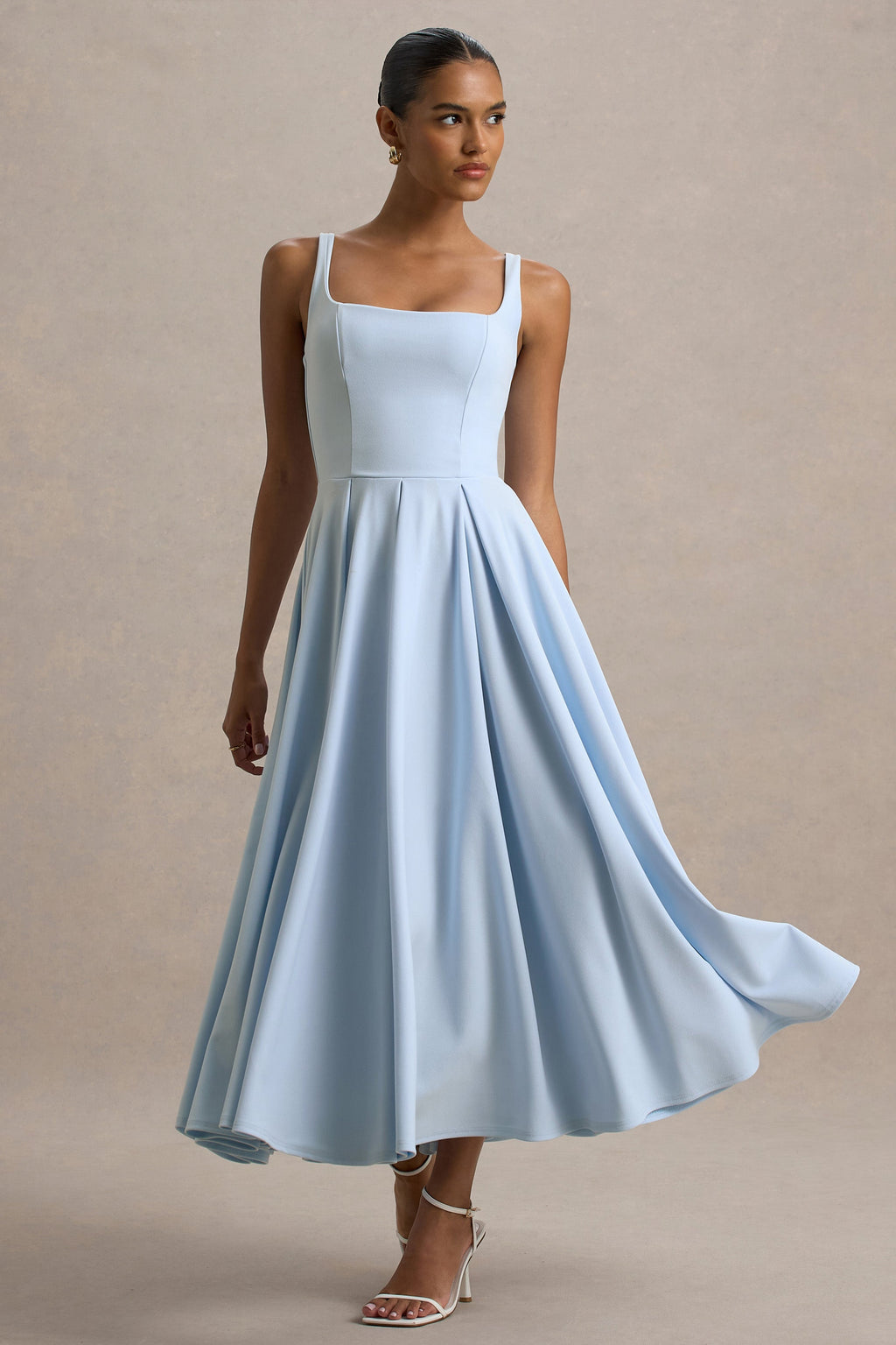Parina | Vestido midi azul claro con escote cuadrado y falda voluminosa