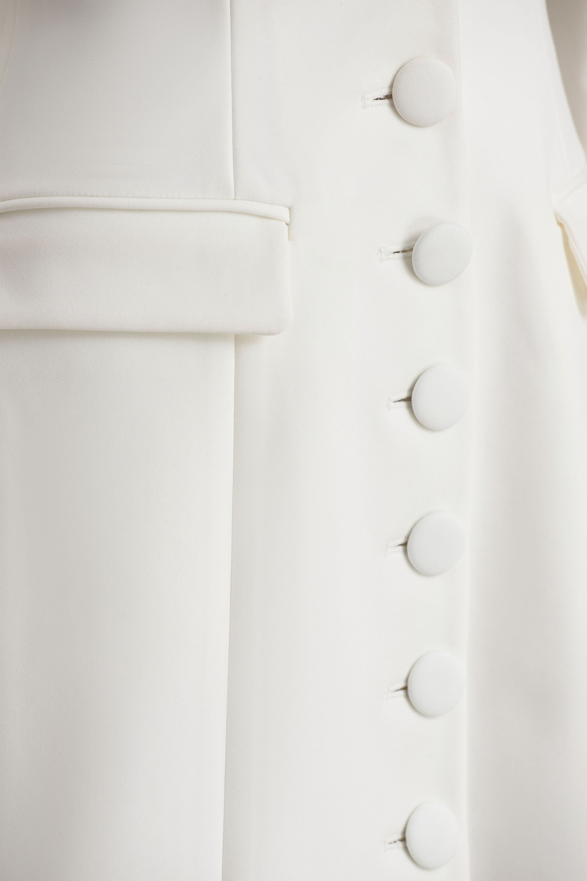 Carmen | Vestido Corto Blanco Entallado con Escote Sweetheart