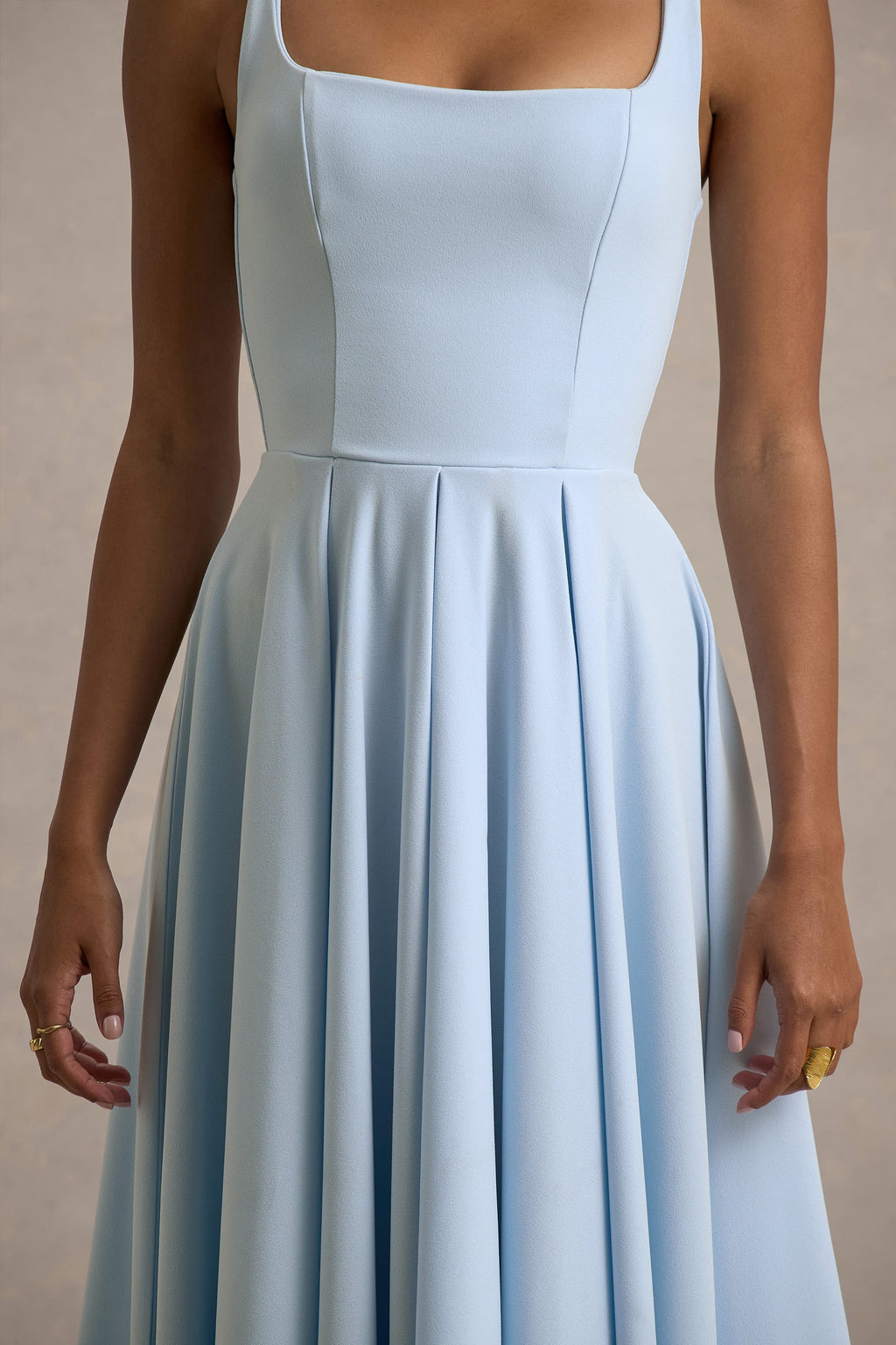 Parina | Vestido midi azul claro con escote cuadrado y falda voluminosa