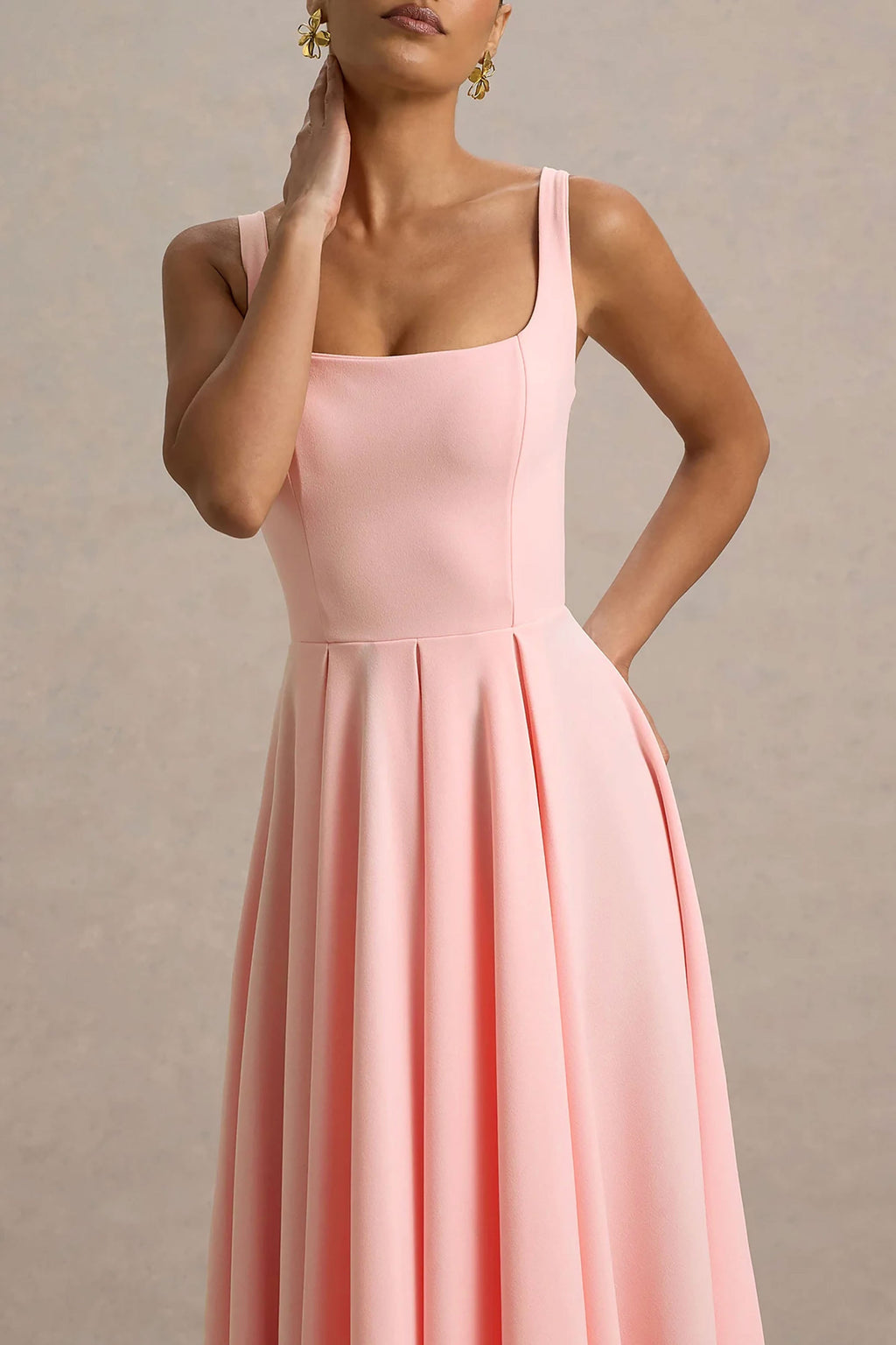 Parina | Vestido midi rosa claro con escote cuadrado y falda voluminosa