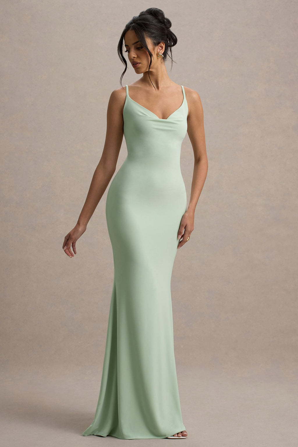 Francoise | Vestido largo Verde Claro con Escote Drapeado y Espalda Descubierta con Encaje