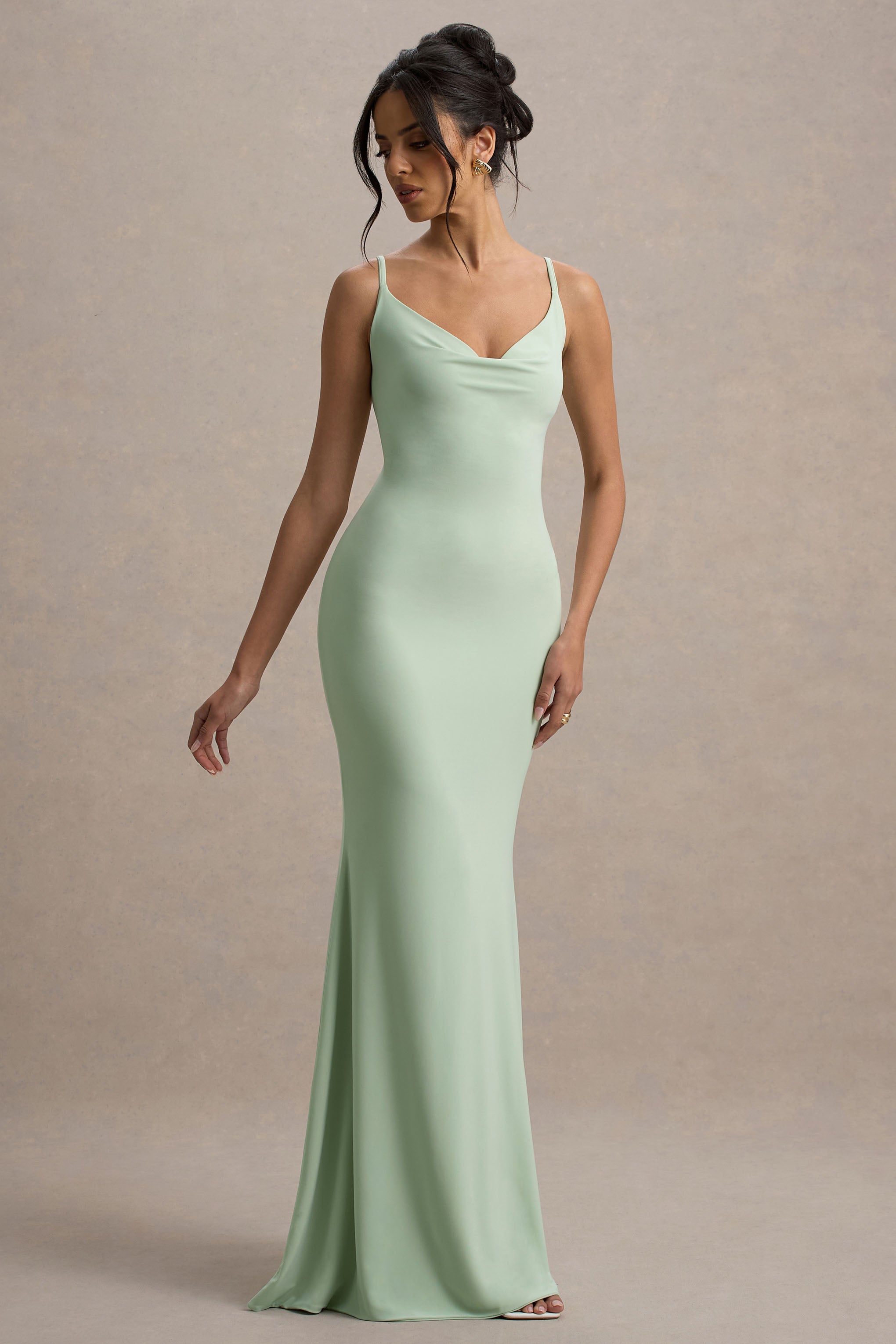 Francoise | Vestido largo Verde Claro con Escote Drapeado y Espalda Descubierta con Encaje