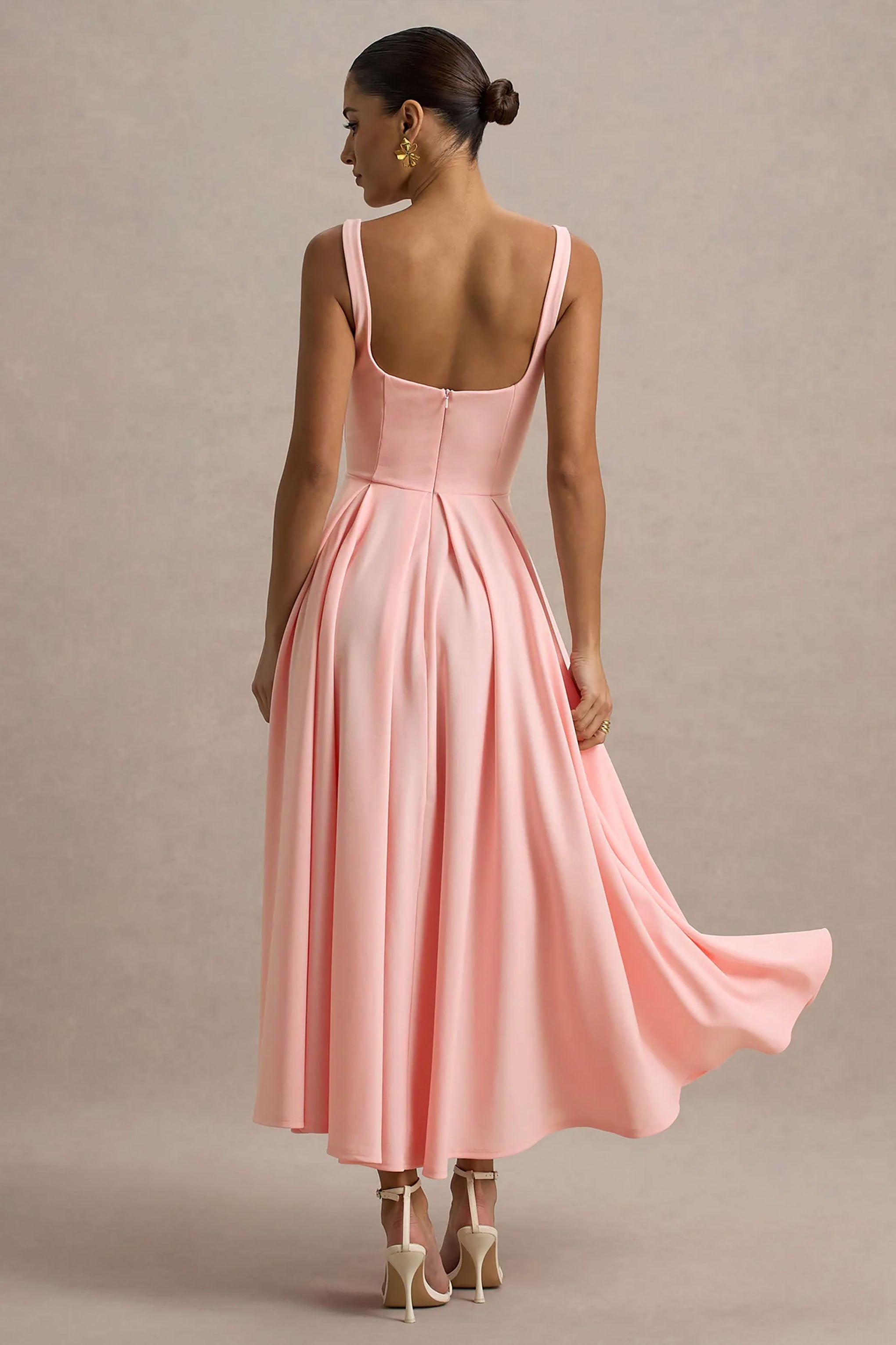 Parina | Vestido midi rosa claro con escote cuadrado y falda voluminosa
