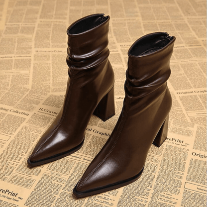 Nicla | Botines de punta esculpida con detalle fruncido