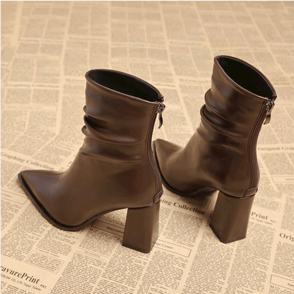 Nicla | Botines de punta esculpida con detalle fruncido