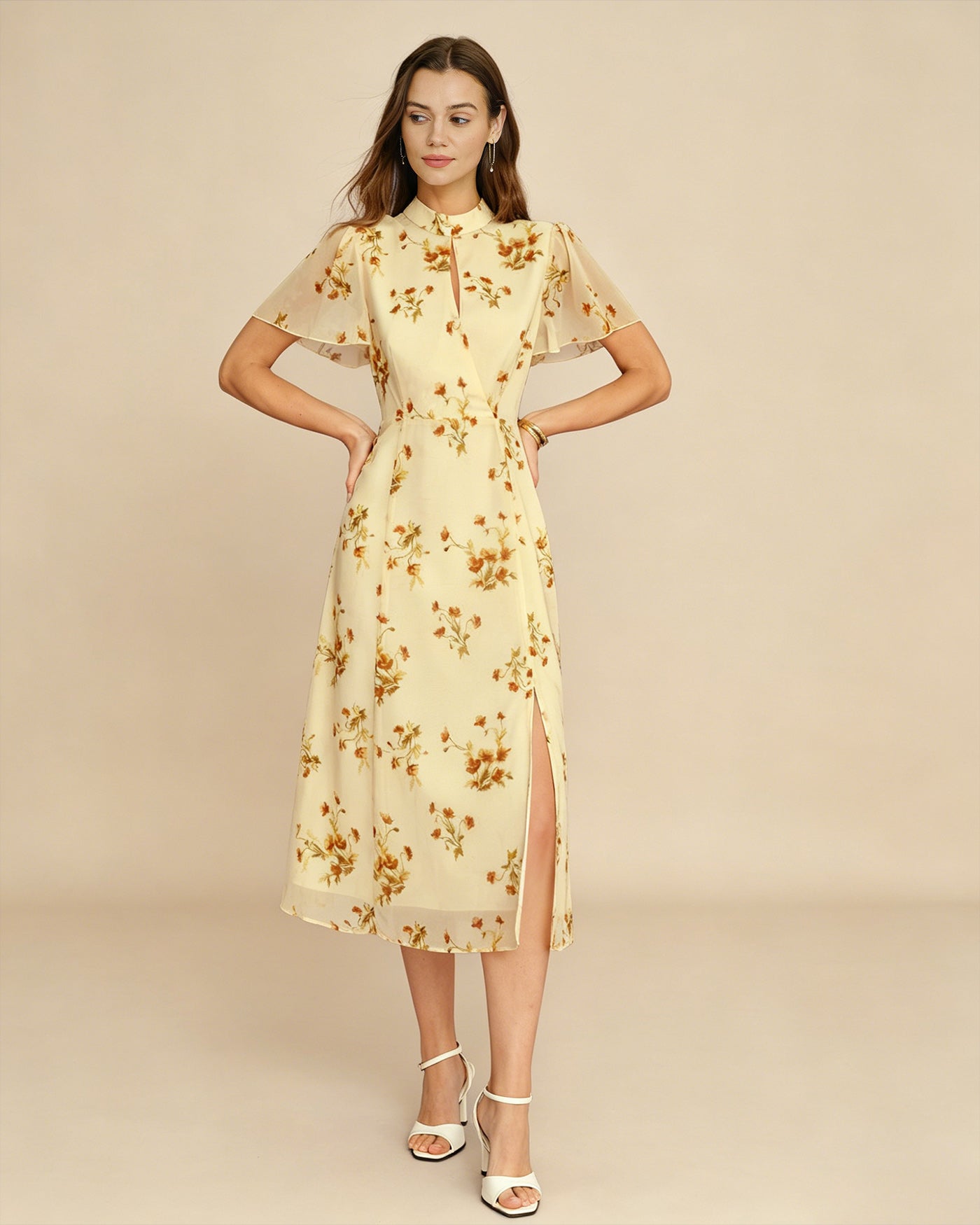 Mariela | Vestido Midi Amarillo Con Estampado Floral, Cuello Alto Y Manga Mariposa