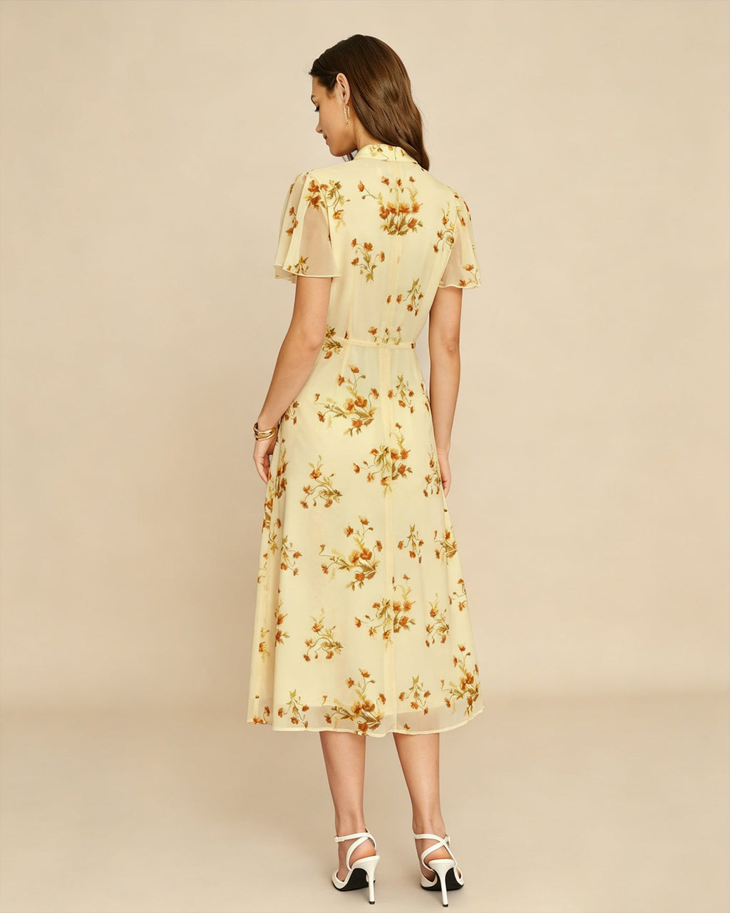 Mariela | Vestido Midi Amarillo Con Estampado Floral, Cuello Alto Y Manga Mariposa