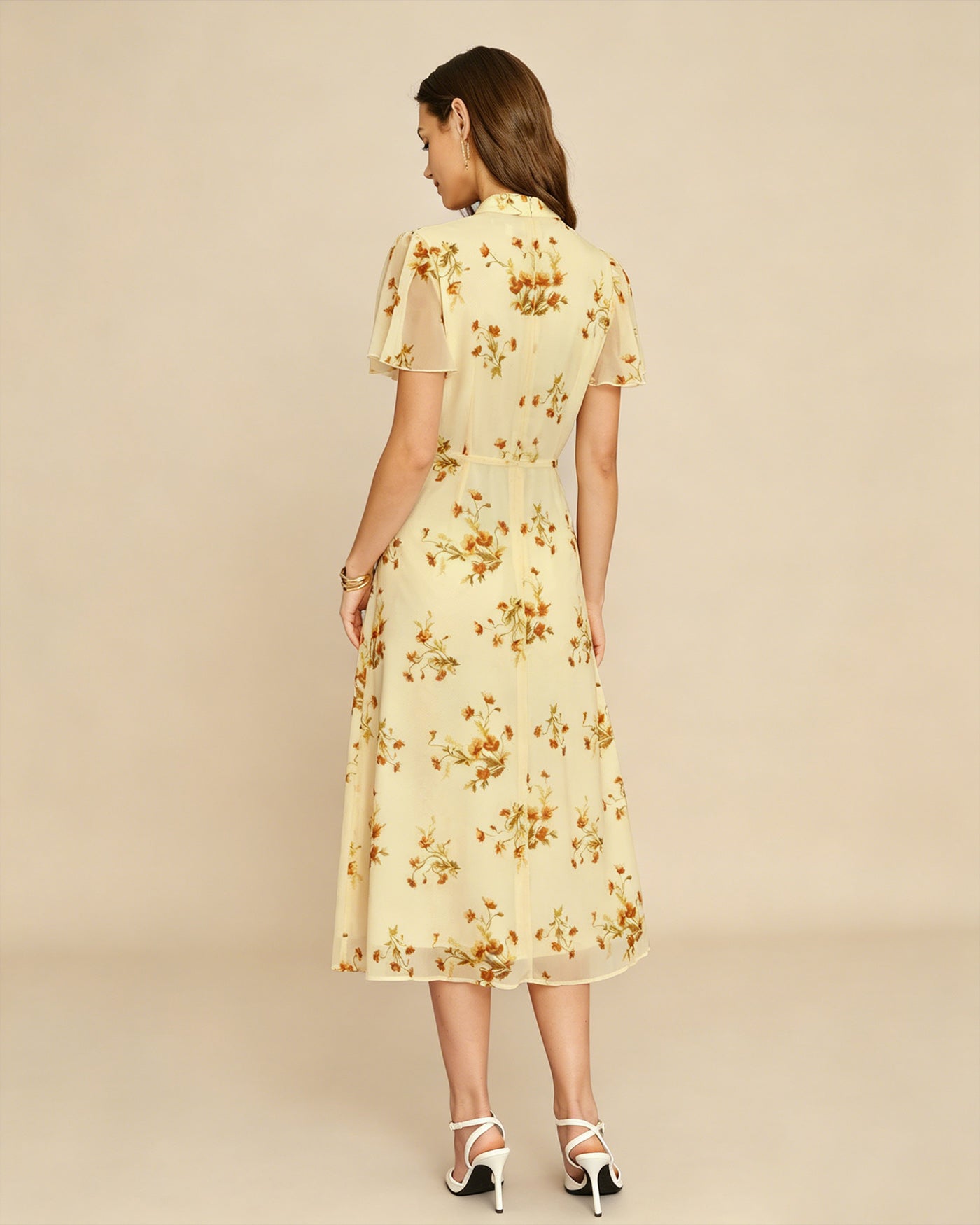 Mariela | Vestido Midi Amarillo Con Estampado Floral, Cuello Alto Y Manga Mariposa