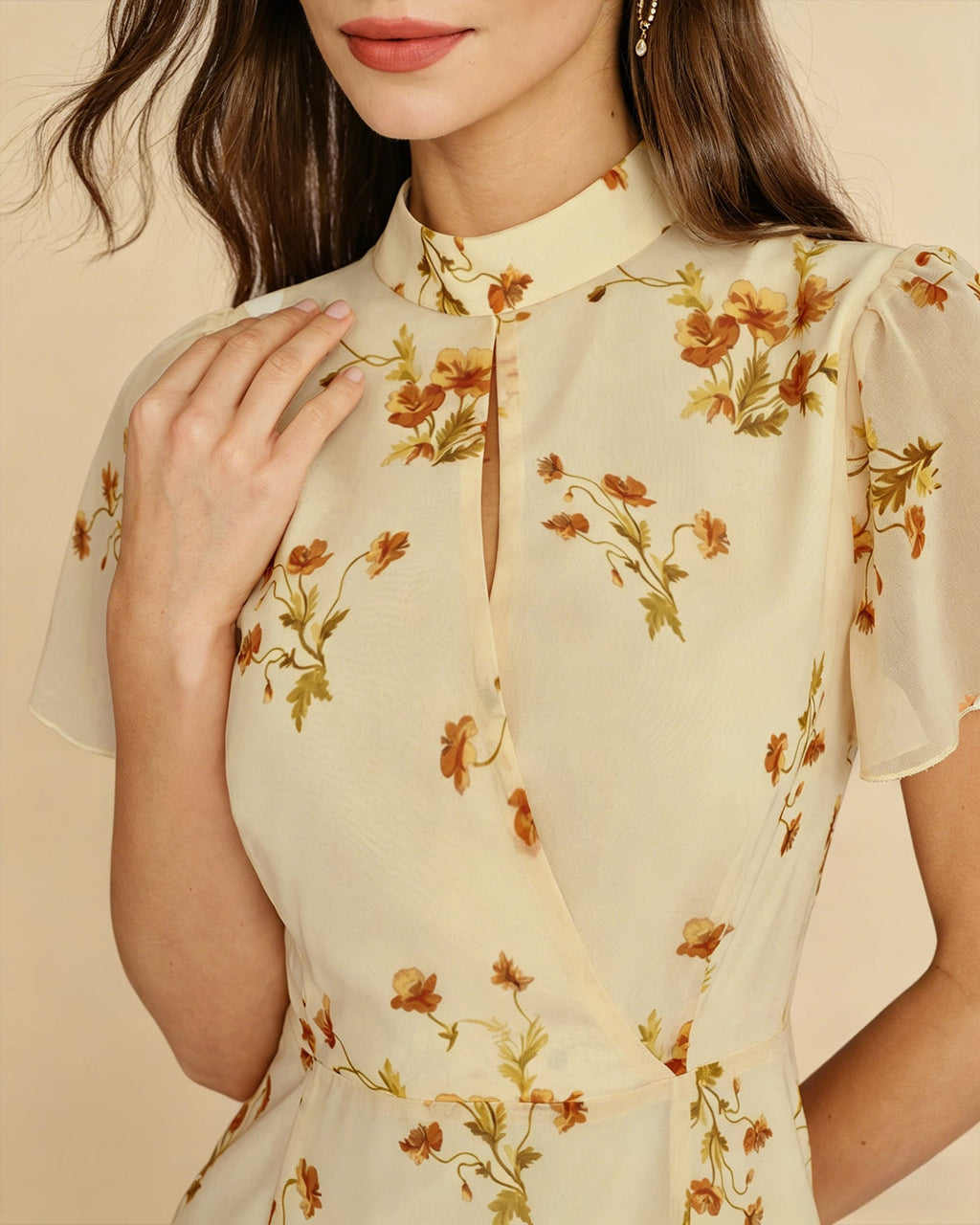 Mariela | Vestido Midi Amarillo Con Estampado Floral, Cuello Alto Y Manga Mariposa