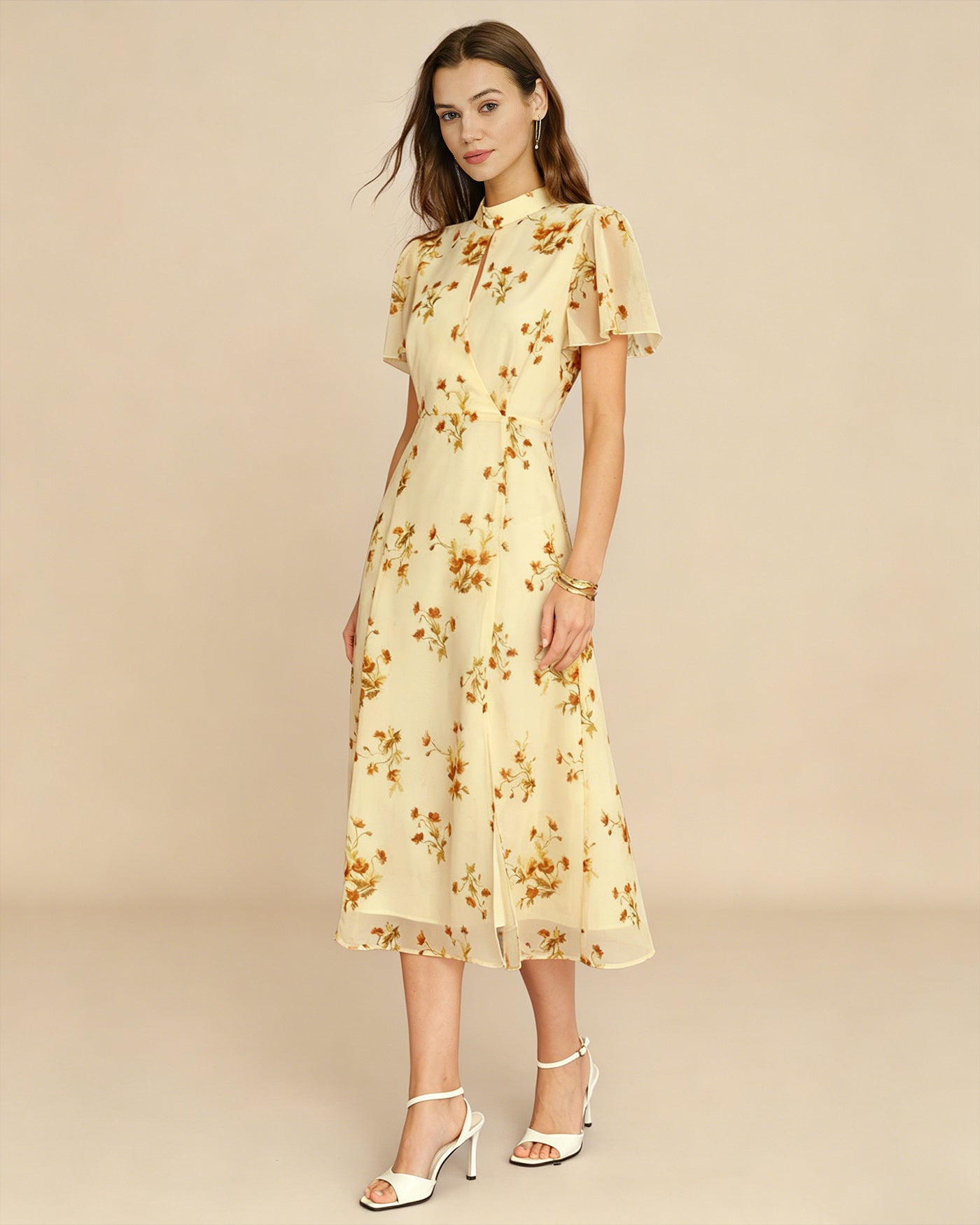 Mariela | Vestido Midi Amarillo Con Estampado Floral, Cuello Alto Y Manga Mariposa